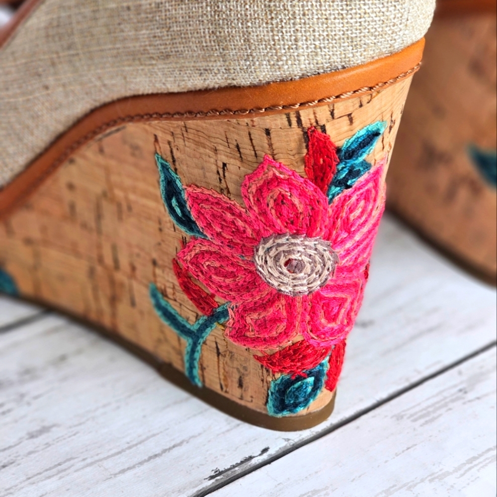 Antonio Melani Embroidered Floral Cork Wedge Sandal Heels Peep Toe Size 7.5M - Picture 9 of 17